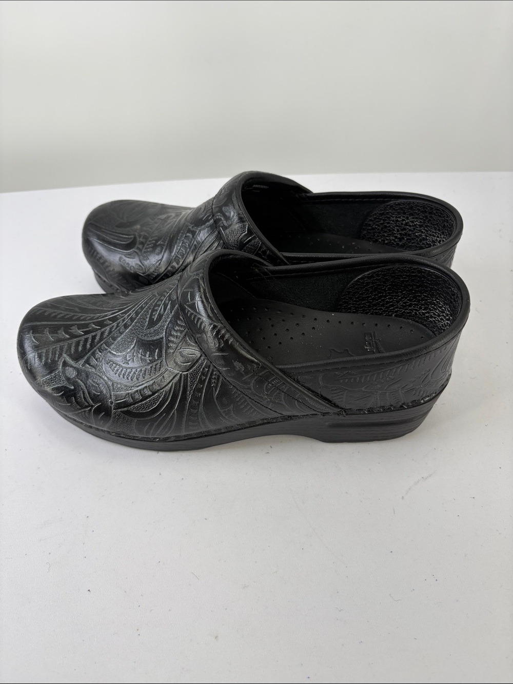 🫑 Dansko  Embossed tooled Leather Slip-On Clogs